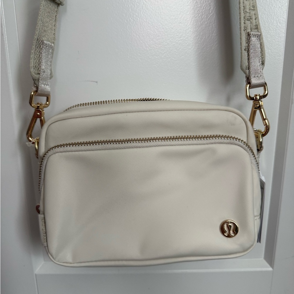 lululemon athletica Everywhere Crossbody Bag with Gold Hardware